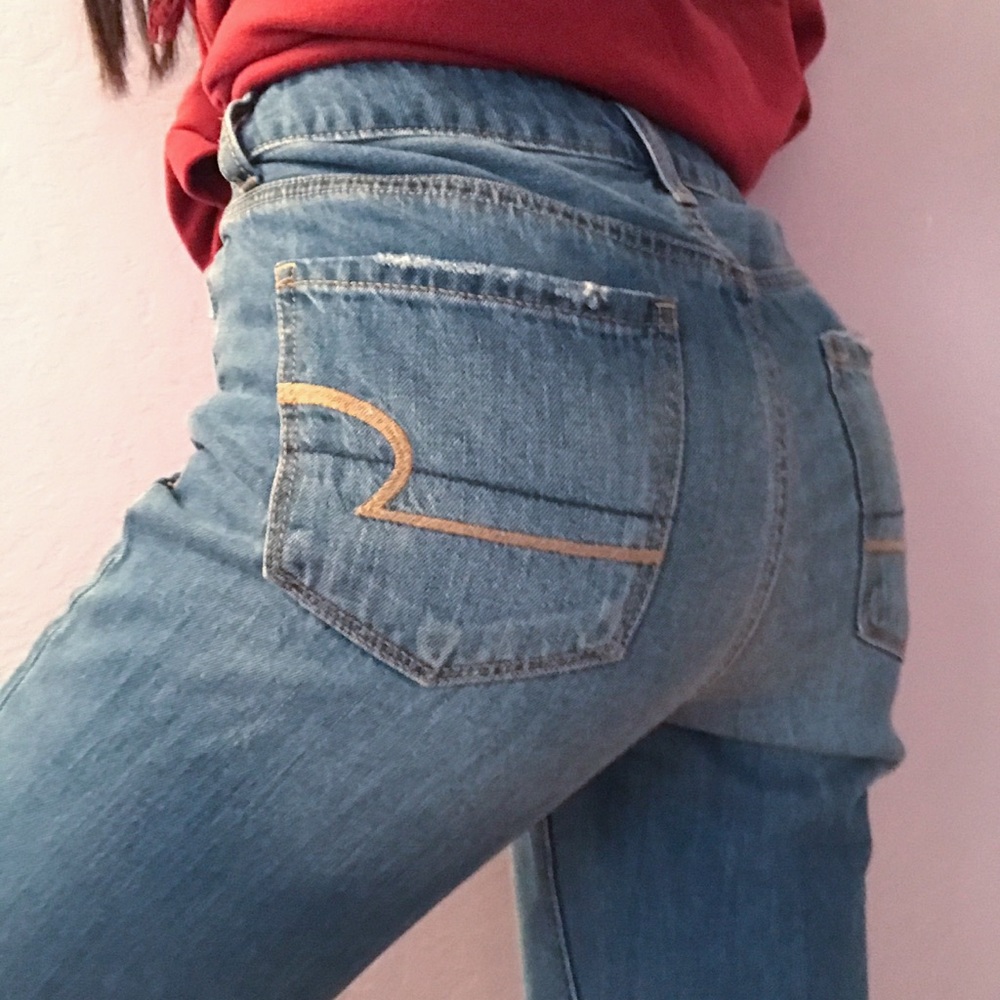AMERICAN EAGLE STRAIGHT LEG JEANS